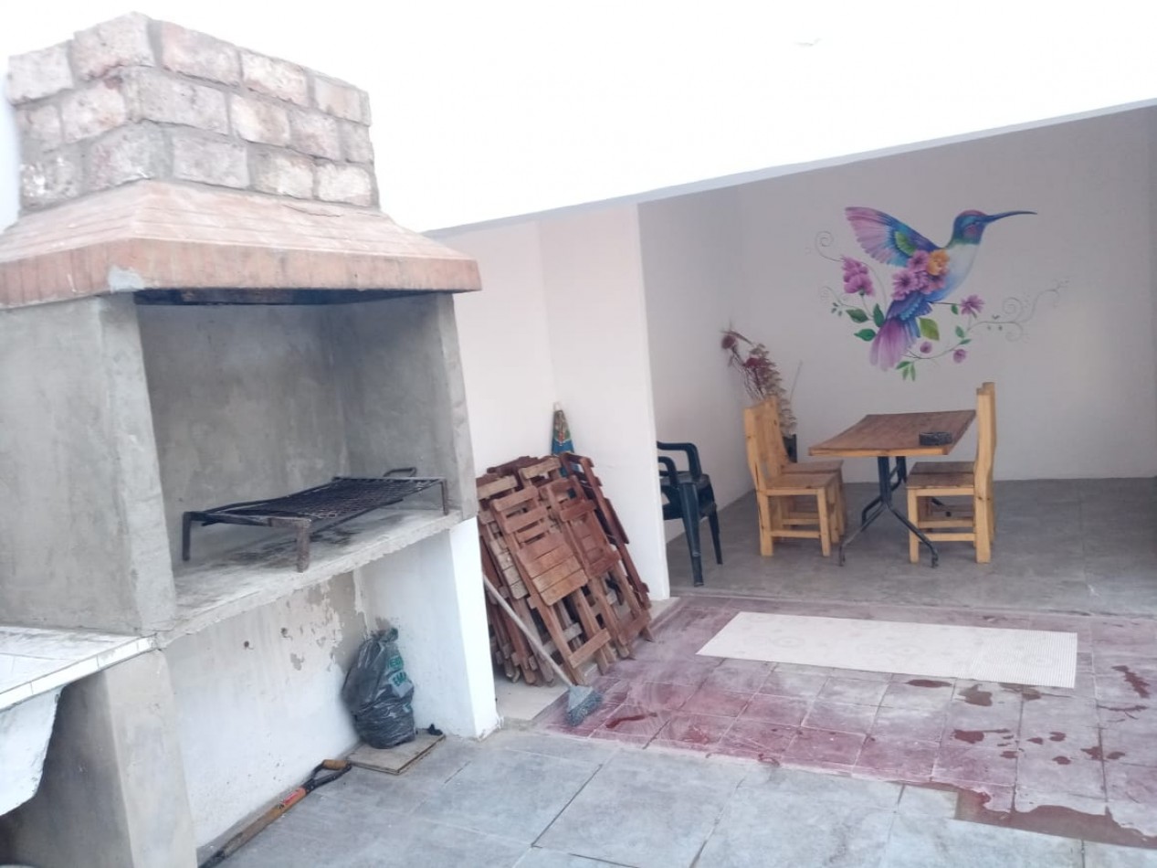 EXCELENTE OPORT! VILLA DE MAYO-CASA 5 AMB-2BAÑOS-LAVADERO-PILETA-TERRAZA-PATIO-PARRILLA-QUINCHO