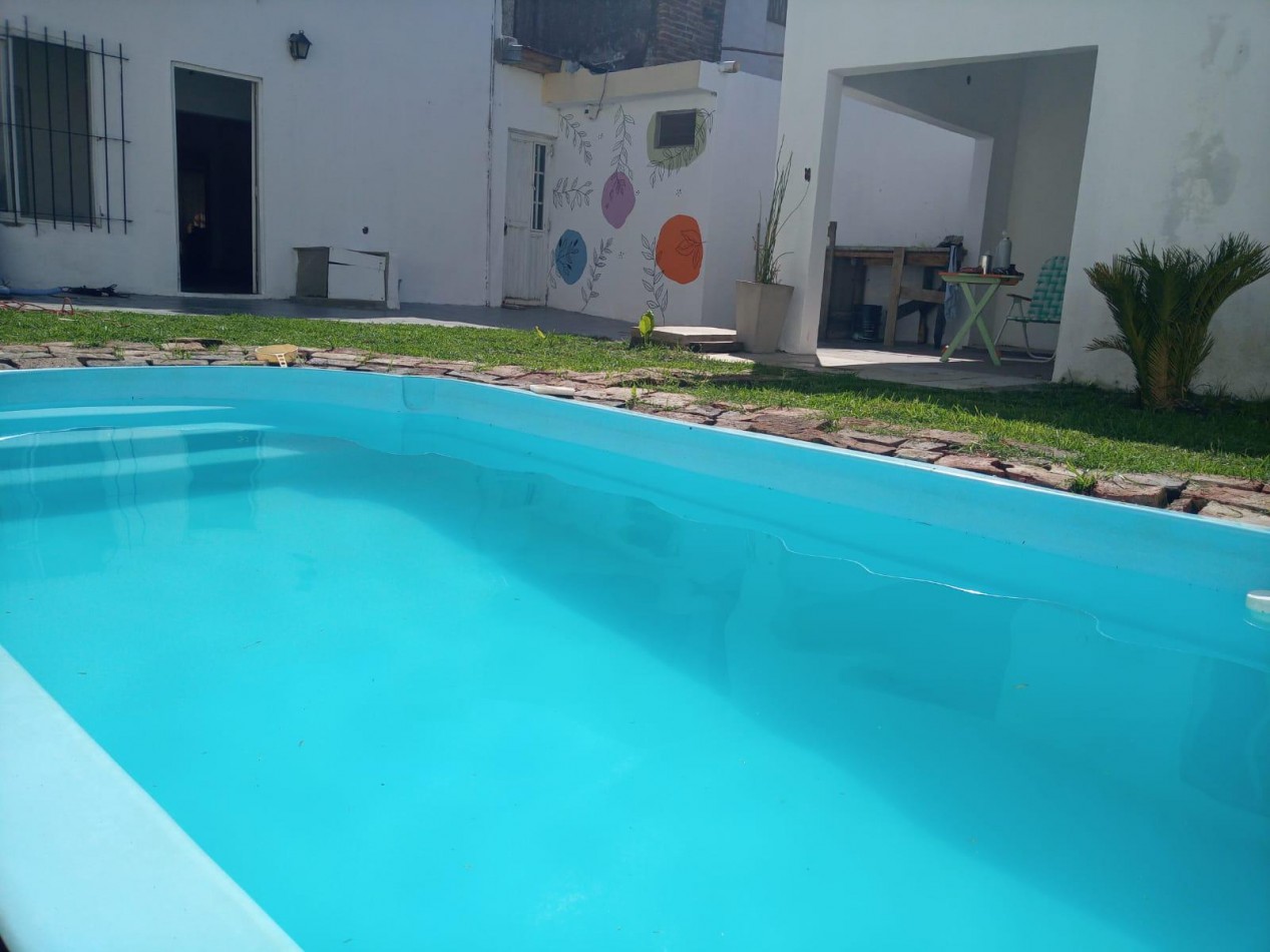 EXCELENTE OPORT! VILLA DE MAYO-CASA 5 AMB-2BAÑOS-LAVADERO-PILETA-TERRAZA-PATIO-PARRILLA-QUINCHO