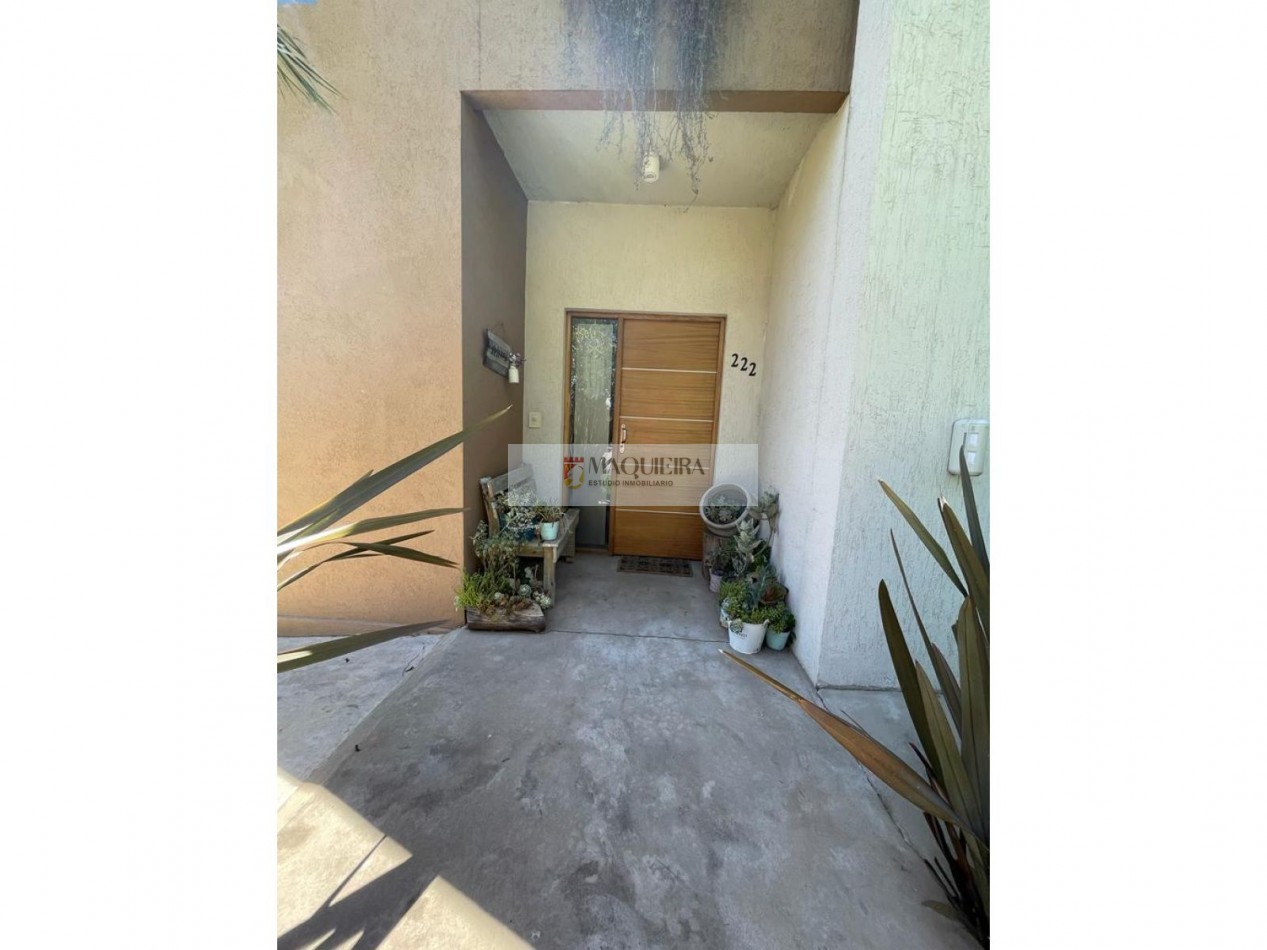 HERMOSA CASA EN VENTA - 6 Ambientes CON PARQUE Y PILETA en BARRIO Santa Guadalupe -Pilar