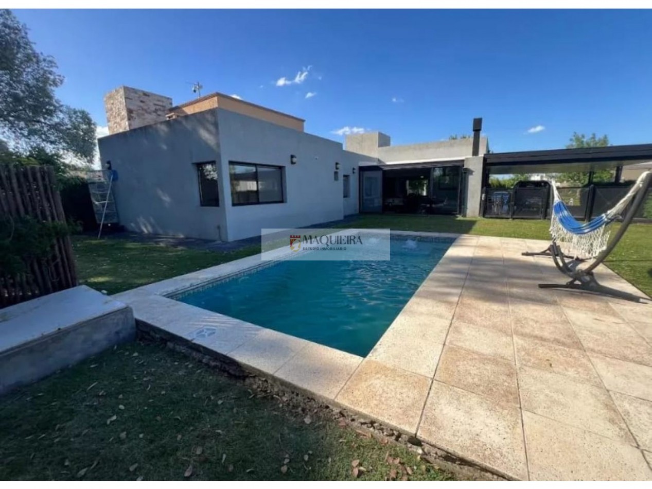 Casa En Venta En Barrio San Alfonso, Pilar Del Este