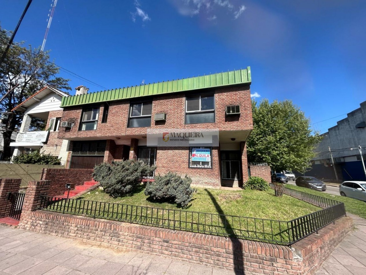 CASA EN ALQUILER *IDEAL USO COMERCIAL/PROFESIONAL* TAMBIEN PUEDE SER PARA VIVIENDA SAN MIGUEL