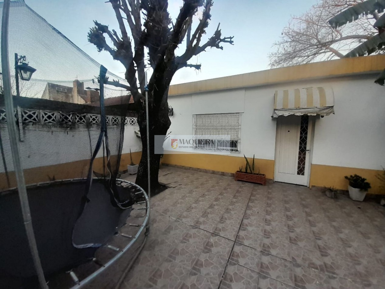 VENTA DE CASA APTA CREDITO EN JOSE C.PAZ-5AMB CON PATIO -2BAÑOSY 4COCHERAS