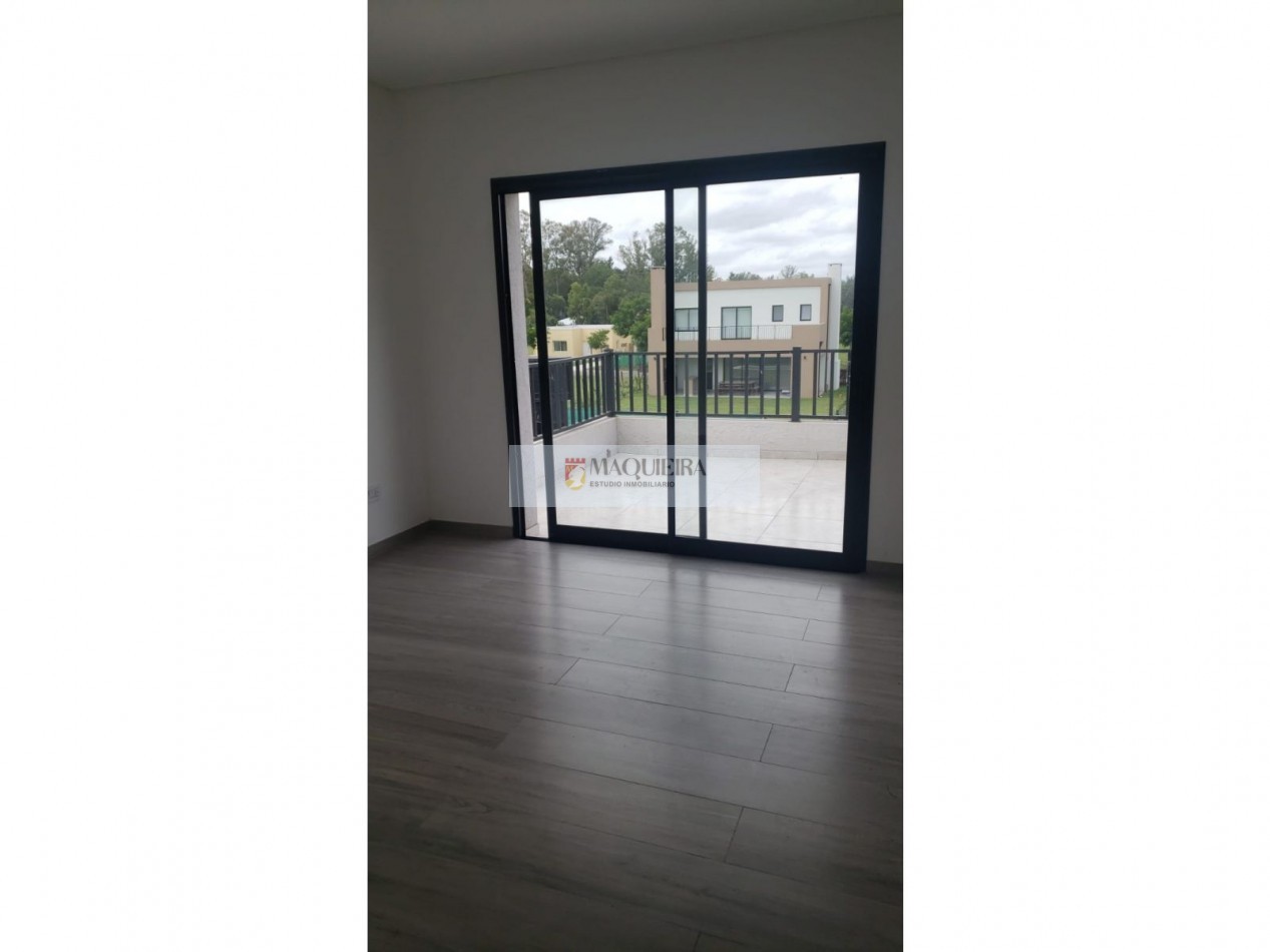 HERMOSA CASA DE4 AMBIENTES EN BARRIO SAN PABLO! 3 DORM. 1 EN SUITE C/VEST. GALERIA, AMPLIO PARQUE