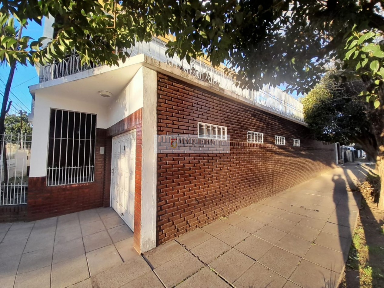 VENTA DE CASA APTA CREDITO EN JOSE C.PAZ-5AMB CON PATIO -2BAÑOSY 4COCHERAS