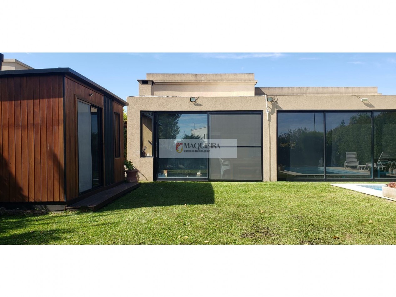 HERMOSA PROPIEDAD EN 1 PLANTA, 3 DORM. 1 SUITE C/VEST. PILETA.