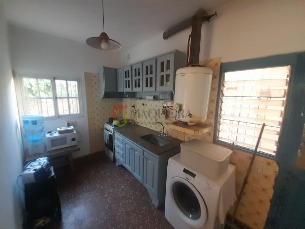 APTA CREDITO!! VENTA O PERMUTA -* CASA CON LOCAL EN ESQUINA MUY BUEN ESTADO