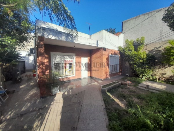 APTA CREDITO!! VENTA O PERMUTA -* CASA CON LOCAL EN ESQUINA MUY BUEN ESTADO