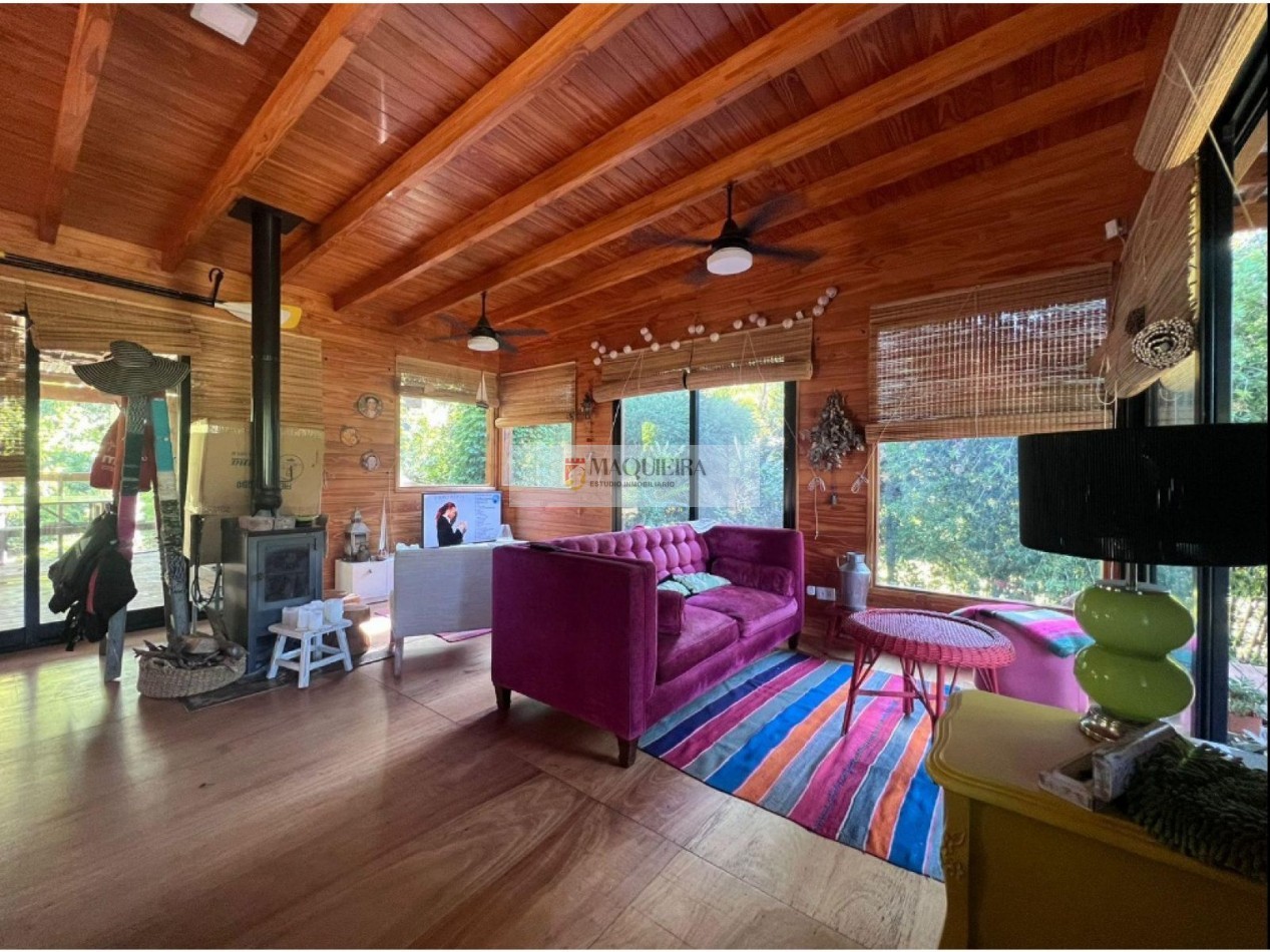 HERMOSA PROPIEDAD con amarre, ISLA DELTA TIGRE ! 5 AMB. 3 DORM. 1 EN SUITE.