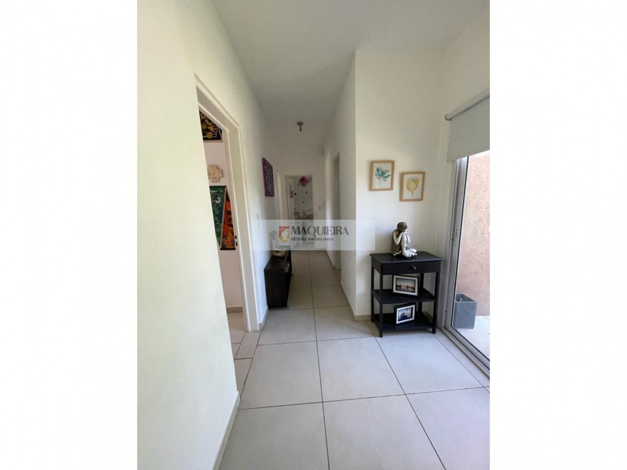 HERMOSA CASA EN VENTA - 6 Ambientes CON PARQUE Y PILETA en BARRIO Santa Guadalupe -Pilar