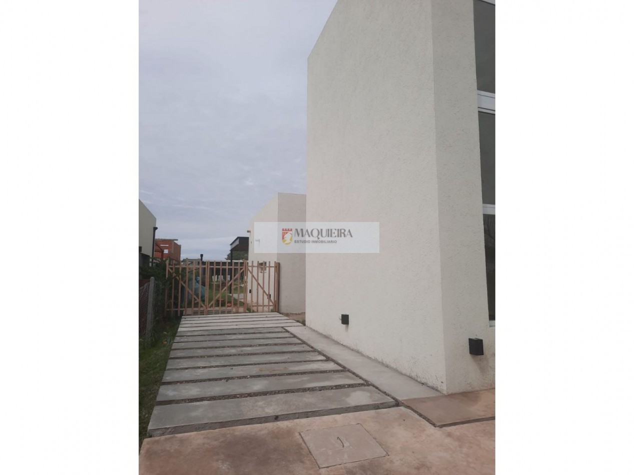 HERMOSA PROPIEDAD EN 1 PLANTA! IMPERDIBLE OPORTUNIDAD! 3 DORM. 1 SUITE C/VEST.