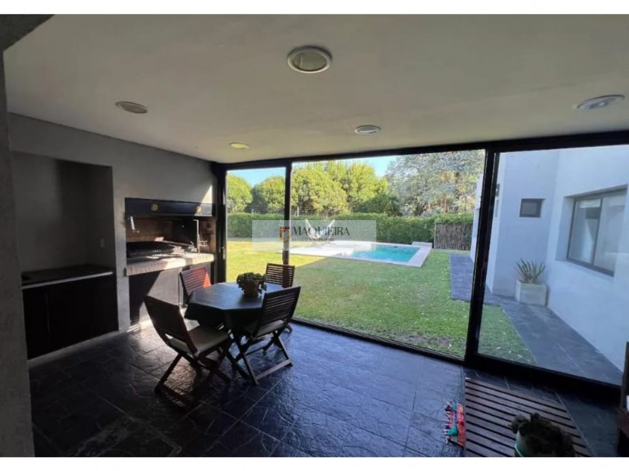 Casa En Venta En Barrio San Alfonso, Pilar Del Este