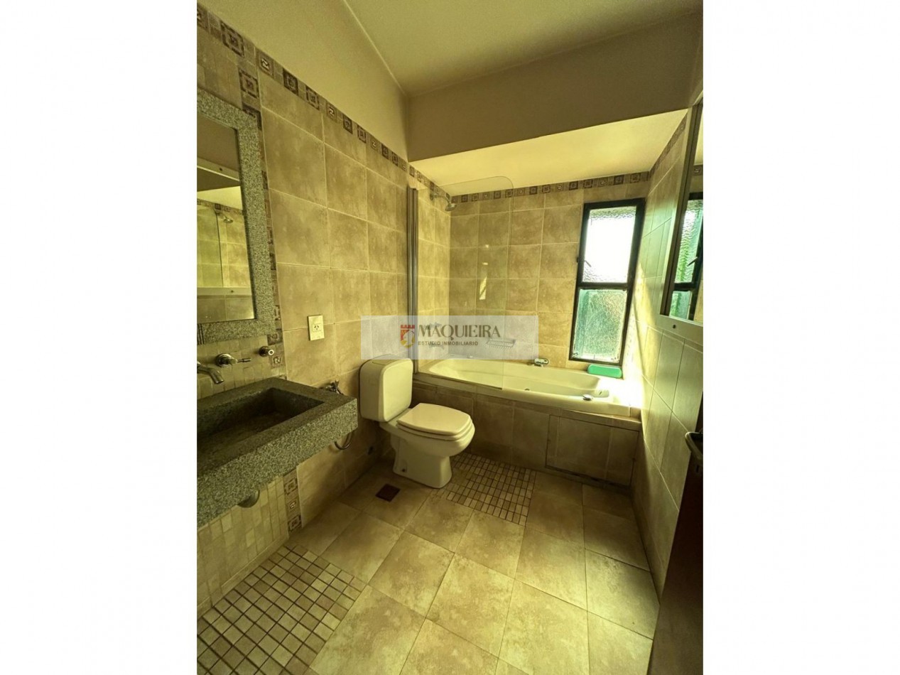 CASA EN ALQUILER *IDEAL USO COMERCIAL/PROFESIONAL* TAMBIEN PUEDE SER PARA VIVIENDA SAN MIGUEL