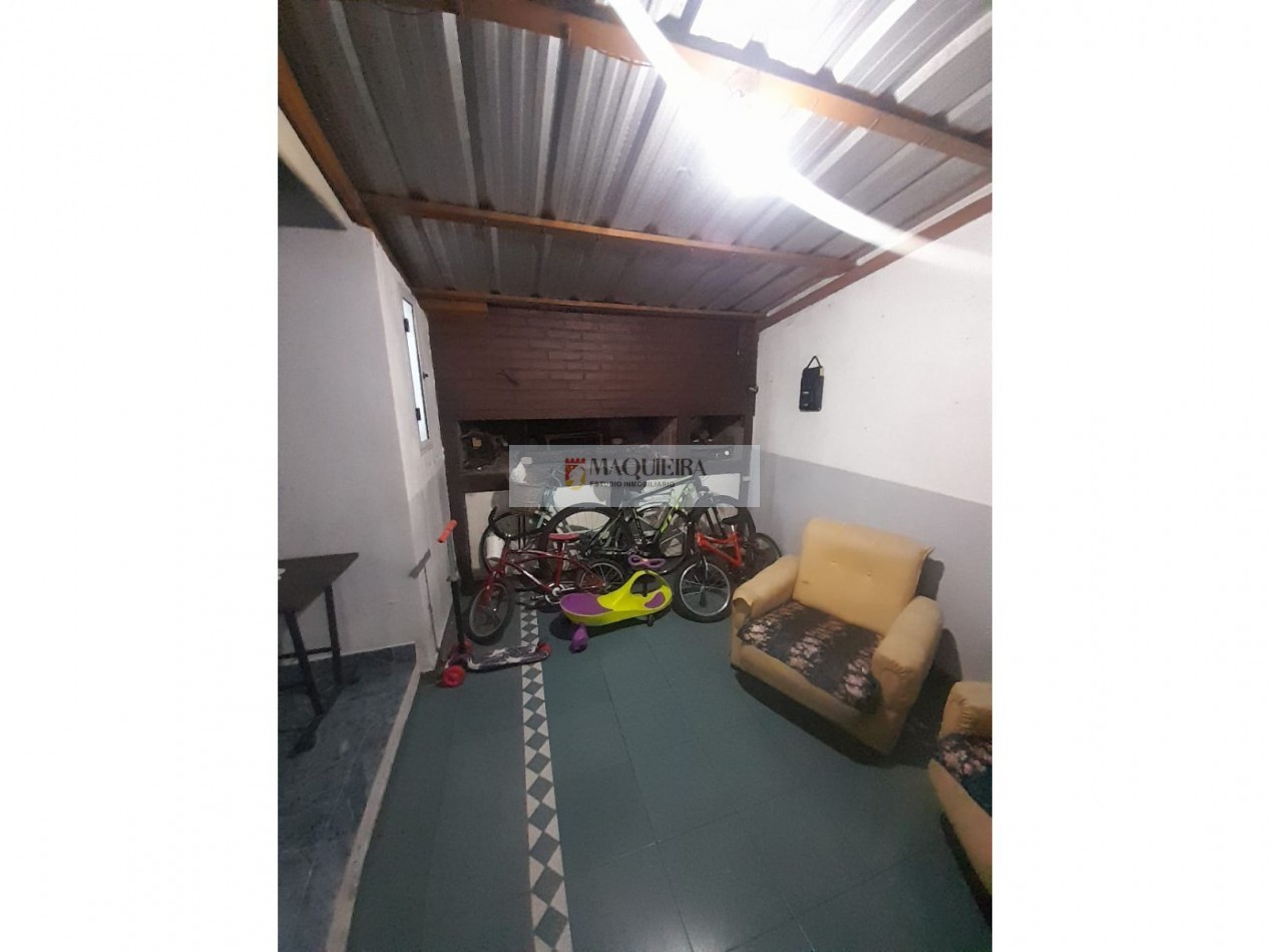 VENTA DE CASA APTA CREDITO EN JOSE C.PAZ-5AMB CON PATIO -2BAÑOSY 4COCHERAS
