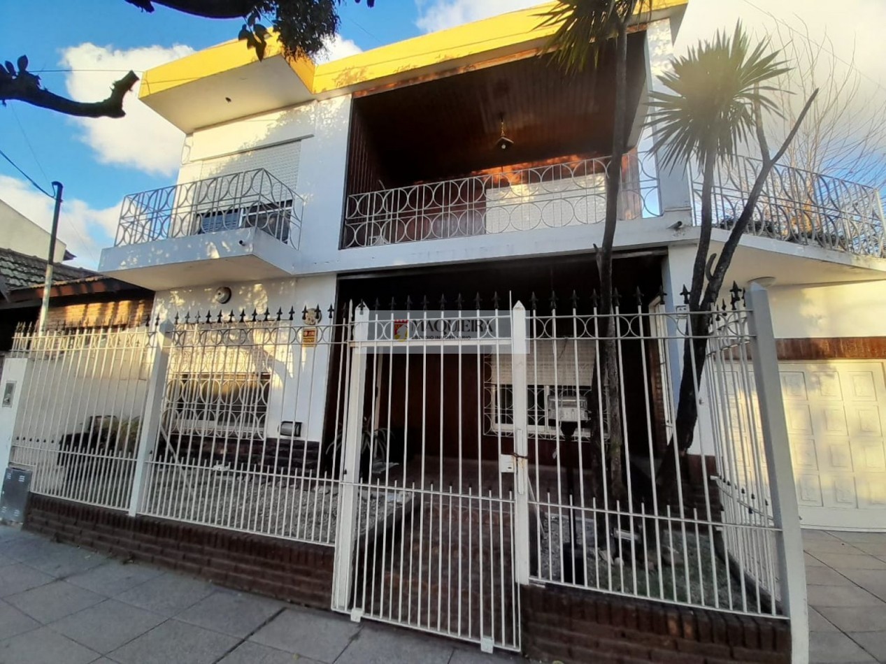 VENTA DE CASA APTA CREDITO EN JOSE C.PAZ-5AMB CON PATIO -2BAÑOSY 4COCHERAS