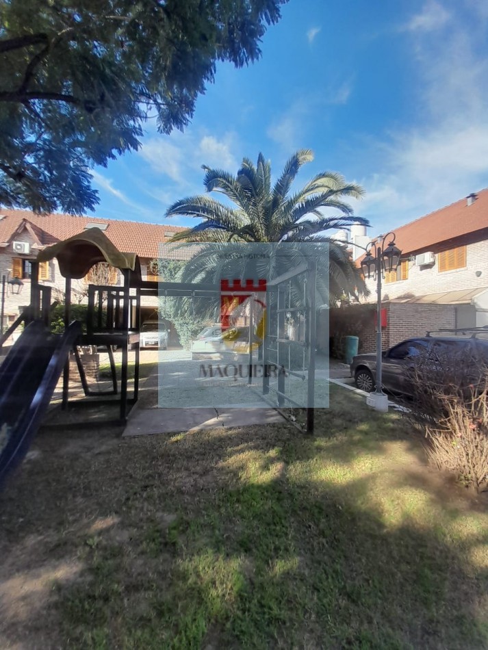 APTO CREDITO Triplex 3 dorm +playroom-Barrio Cerrado El Solar -San Miguel