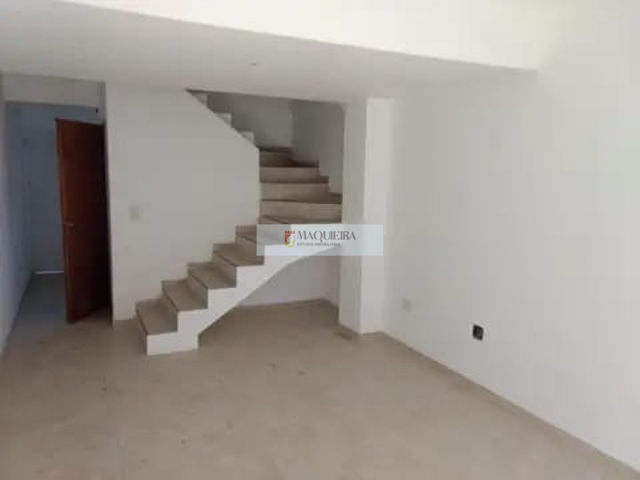 VENTA-DUPLEX a estrenar con patio y cochera en SAN MIGUEL