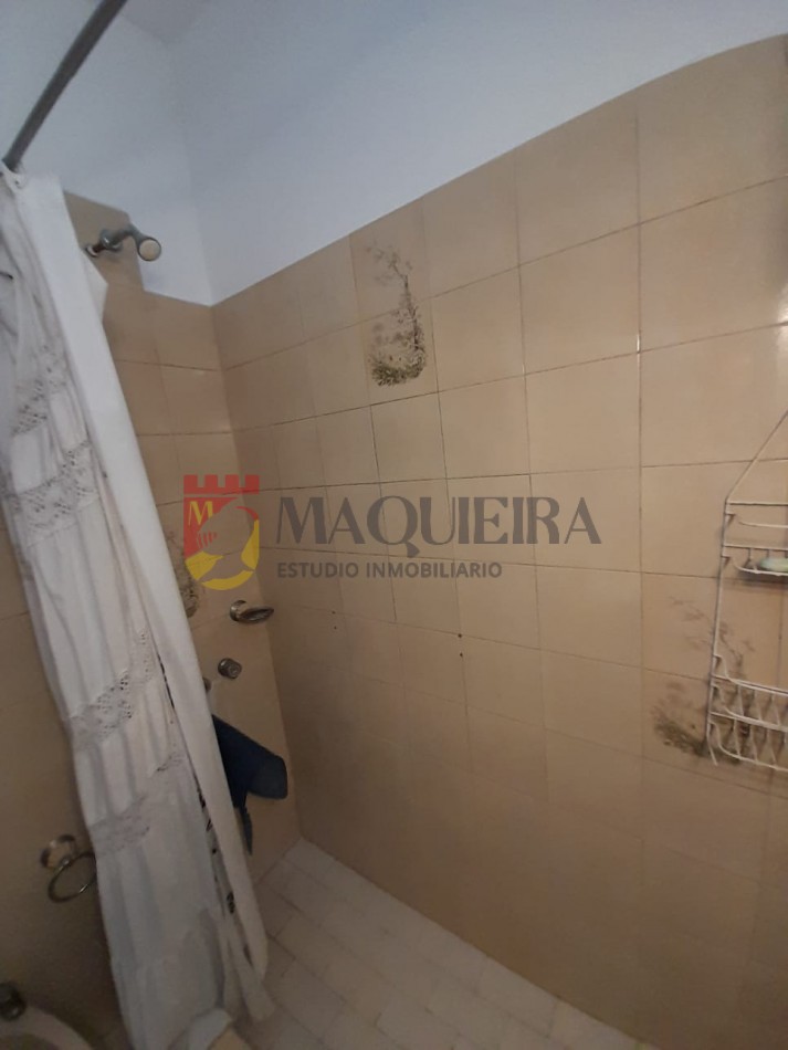 VENTA DE CASA EN GRAND BOURG-4 AMB CON PARQUE Y PARRILLA-