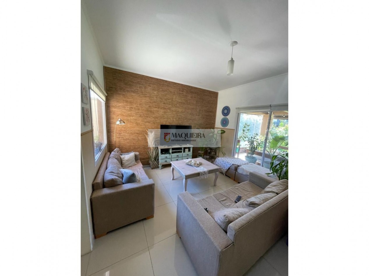 HERMOSA CASA EN VENTA - 6 Ambientes CON PARQUE Y PILETA en BARRIO Santa Guadalupe -Pilar
