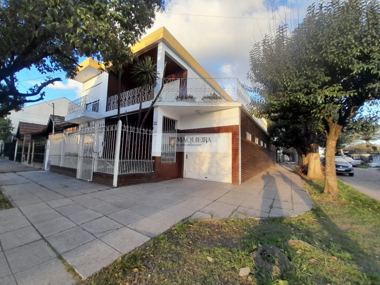 VENTA DE CASA APTA CREDITO EN JOSE C.PAZ-5AMB CON PATIO -2BAÑOSY 4COCHERAS