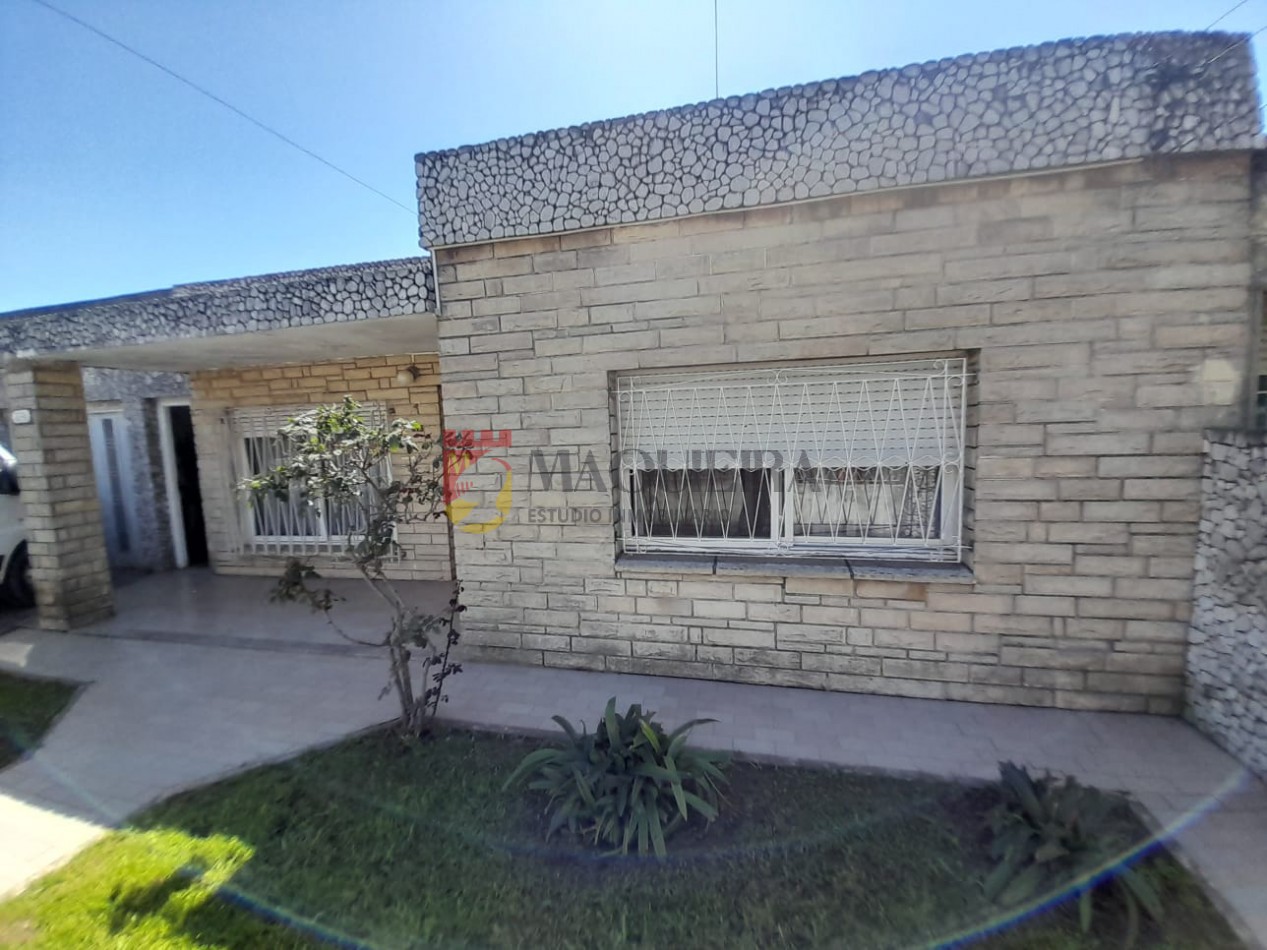 VENTA DE CASA EN GRAND BOURG-4 AMB CON PARQUE Y PARRILLA-