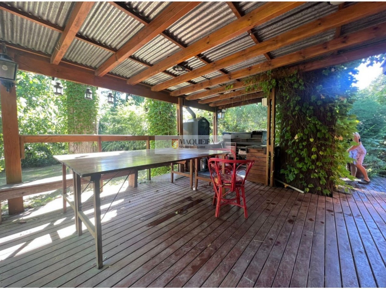 HERMOSA PROPIEDAD con amarre, ISLA DELTA TIGRE ! 5 AMB. 3 DORM. 1 EN SUITE.
