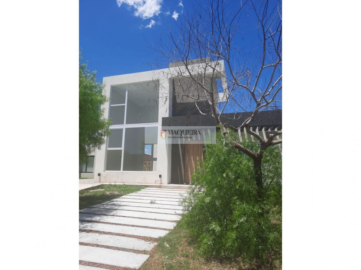 HERMOSA PROPIEDAD EN 1 PLANTA! IMPERDIBLE OPORTUNIDAD! 3 DORM. 1 SUITE C/VEST.
