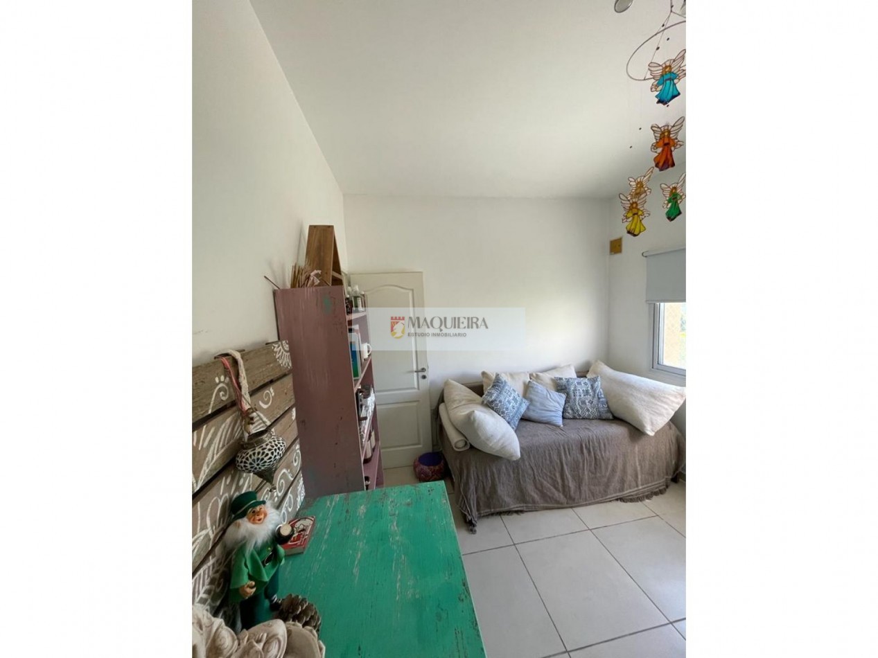 HERMOSA CASA EN VENTA - 6 Ambientes CON PARQUE Y PILETA en BARRIO Santa Guadalupe -Pilar