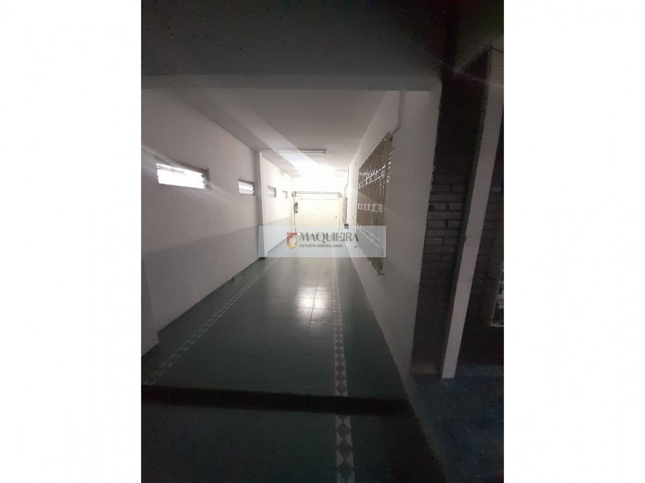 VENTA DE CASA APTA CREDITO EN JOSE C.PAZ-5AMB CON PATIO -2BAÑOSY 4COCHERAS