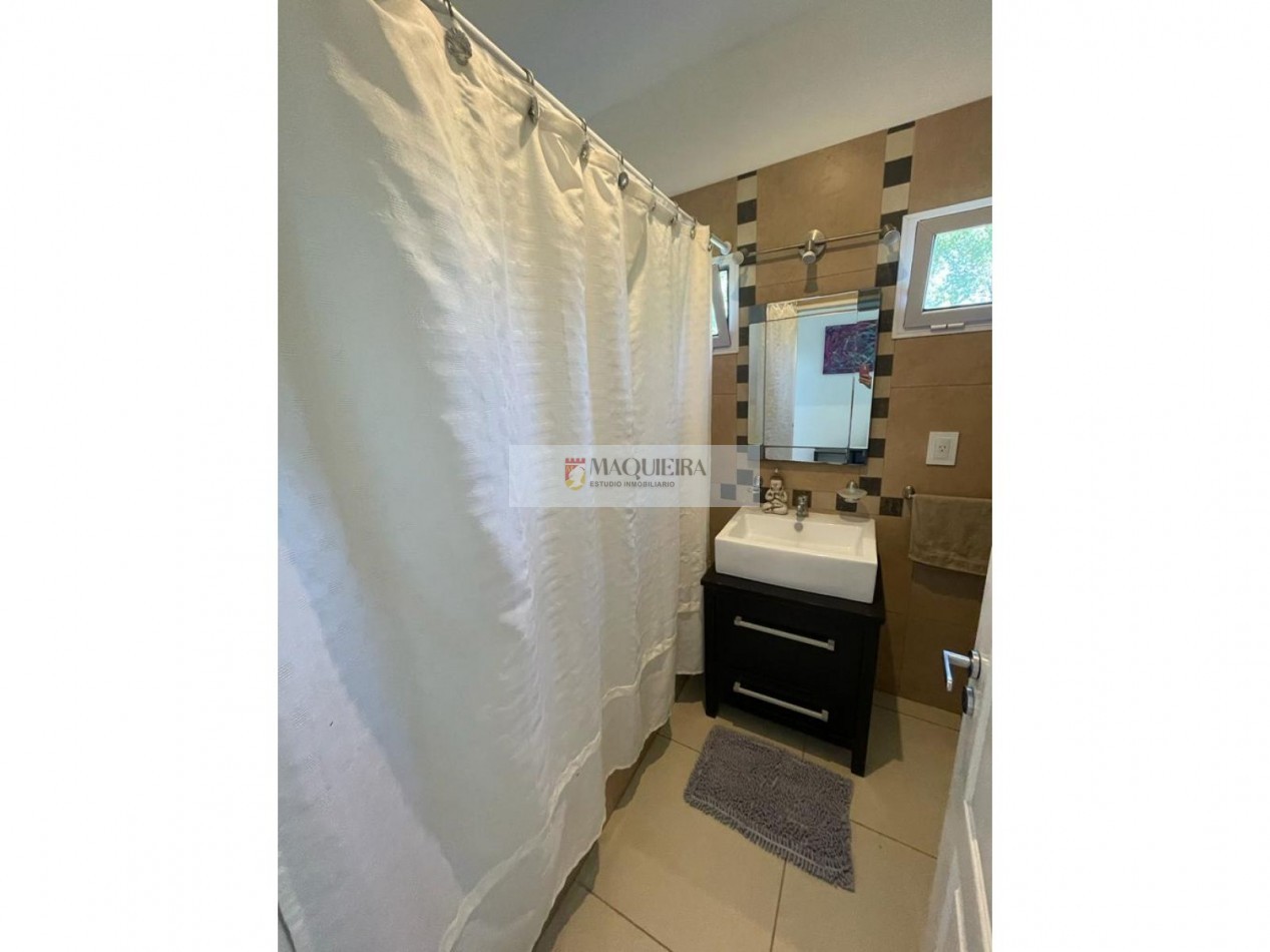 HERMOSA CASA EN VENTA - 6 Ambientes CON PARQUE Y PILETA en BARRIO Santa Guadalupe -Pilar