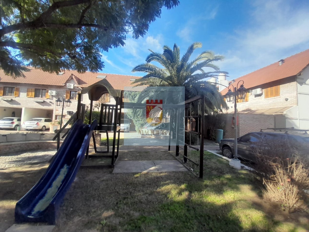 APTO CREDITO Triplex 3 dorm +playroom-Barrio Cerrado El Solar -San Miguel