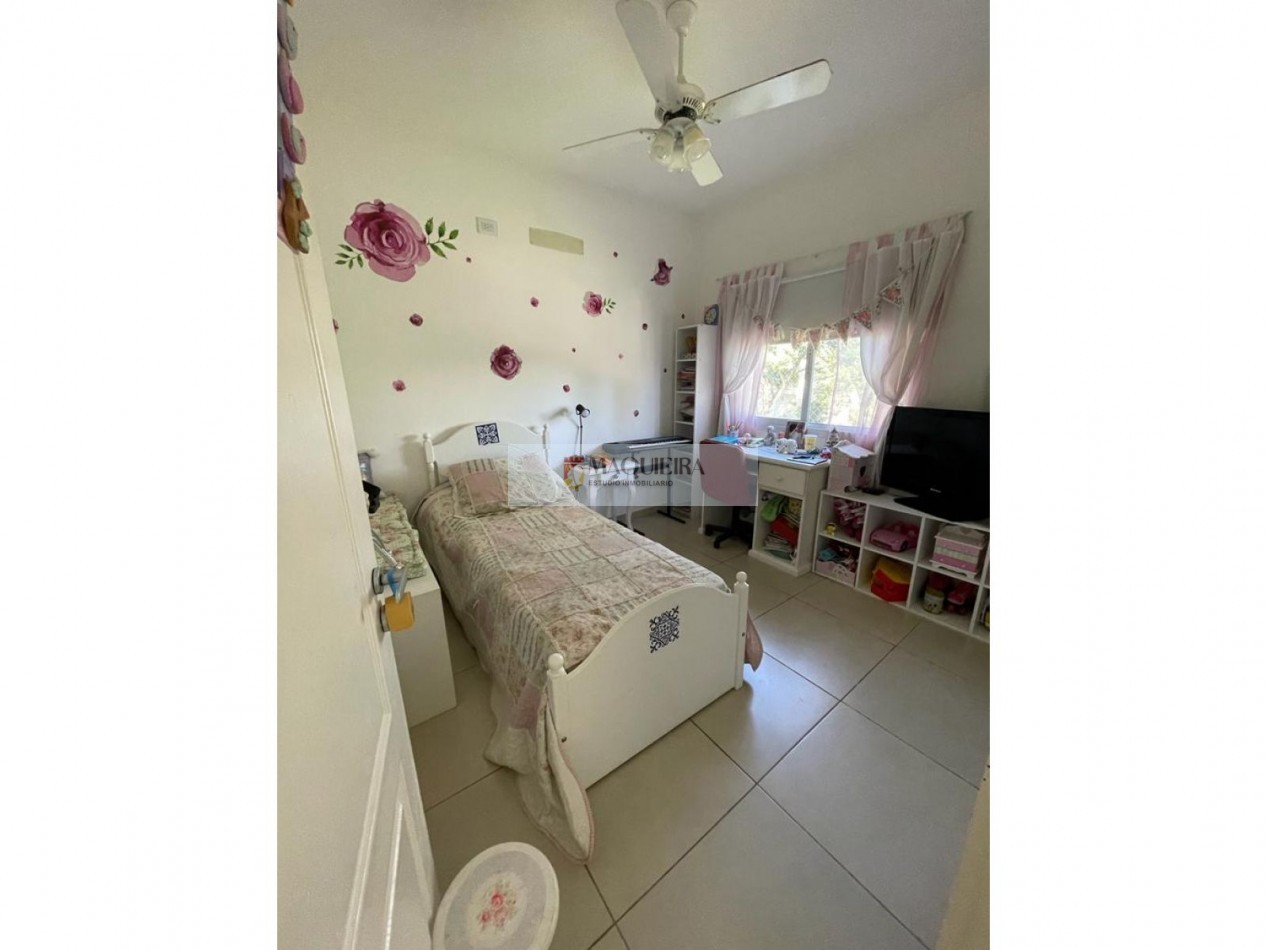 HERMOSA CASA EN VENTA - 6 Ambientes CON PARQUE Y PILETA en BARRIO Santa Guadalupe -Pilar