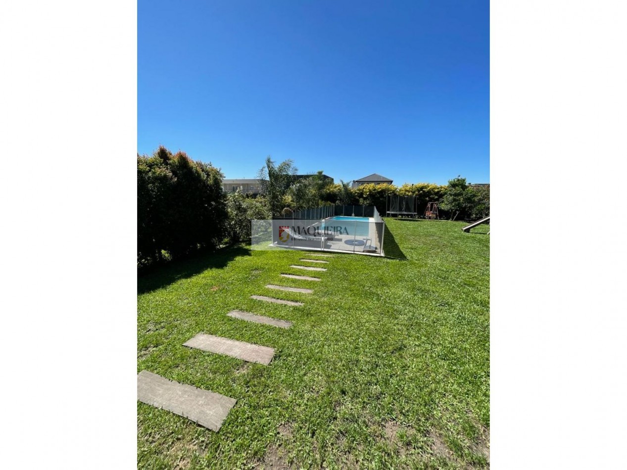 HERMOSA CASA EN VENTA - 6 Ambientes CON PARQUE Y PILETA en BARRIO Santa Guadalupe -Pilar