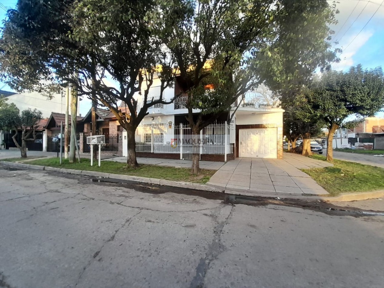 VENTA DE CASA APTA CREDITO EN JOSE C.PAZ-5AMB CON PATIO -2BAÑOSY 4COCHERAS