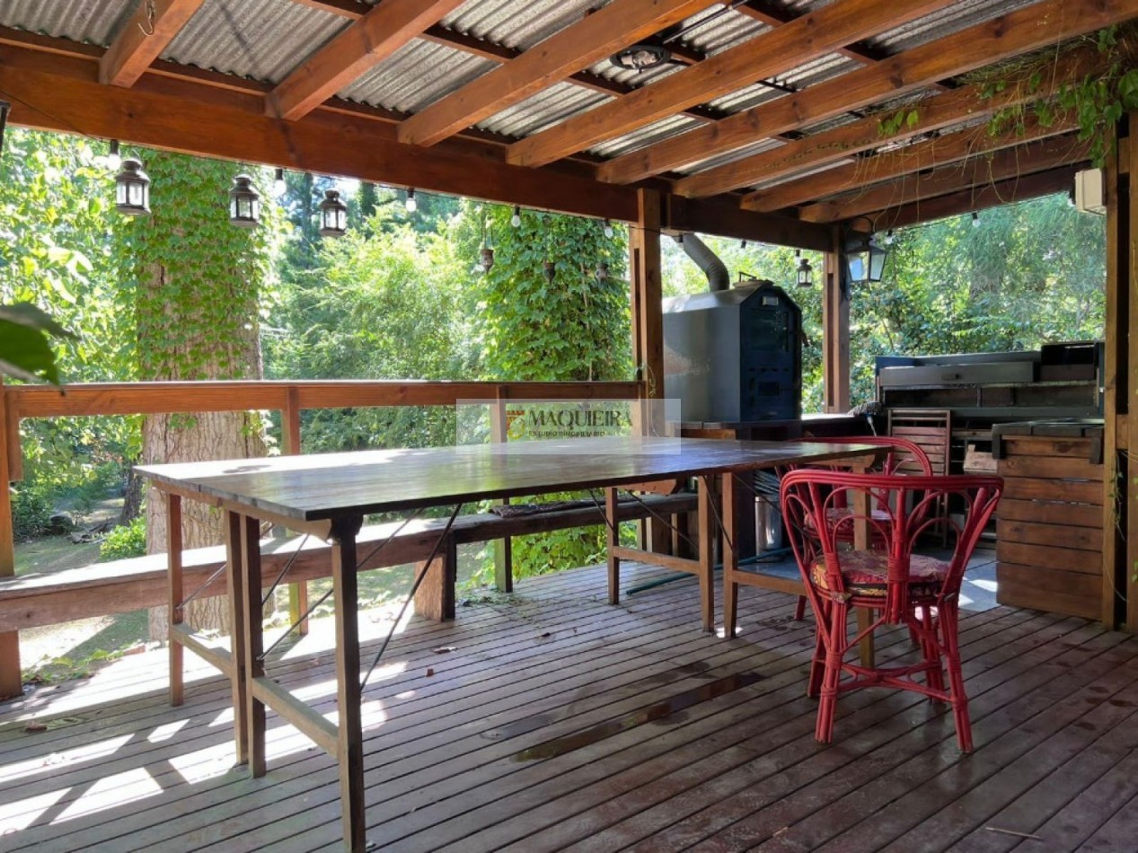 HERMOSA PROPIEDAD con amarre, ISLA DELTA TIGRE ! 5 AMB. 3 DORM. 1 EN SUITE.