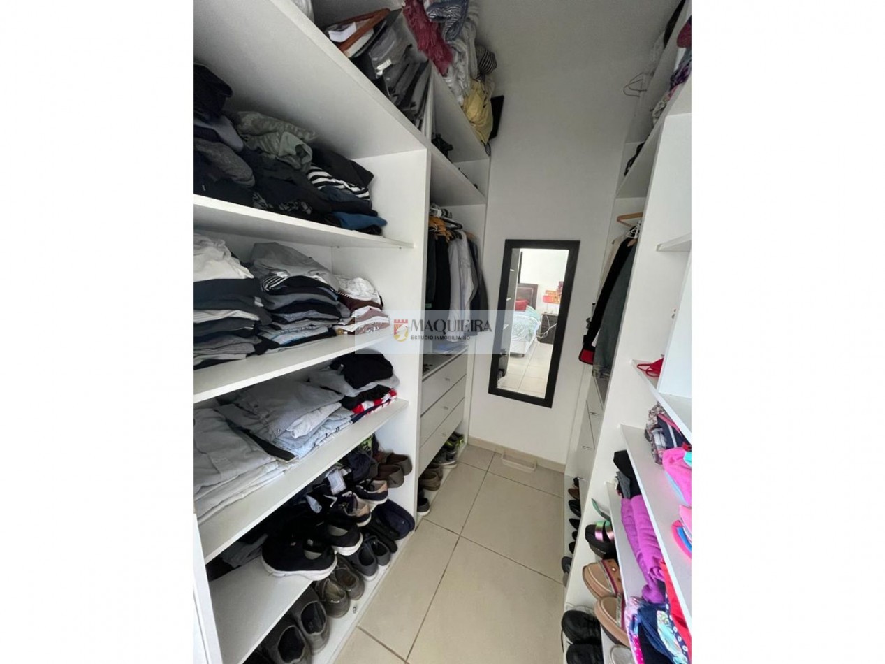 HERMOSA CASA EN VENTA - 6 Ambientes CON PARQUE Y PILETA en BARRIO Santa Guadalupe -Pilar