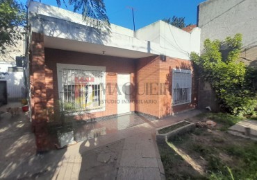 APTA CREDITO!! VENTA O PERMUTA -* CASA CON LOCAL EN ESQUINA MUY BUEN ESTADO