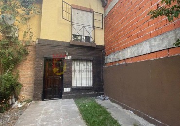 TRIPLEX EN VENTA-SAN MIGUEL- con patio y cochera, bajas expensas.
