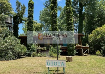 HERMOSA PROPIEDAD con amarre, ISLA DELTA TIGRE ! 5 AMB. 3 DORM. 1 EN SUITE.