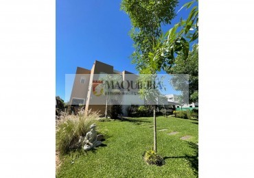 HERMOSA CASA EN VENTA - 6 Ambientes CON PARQUE Y PILETA en BARRIO Santa Guadalupe -Pilar